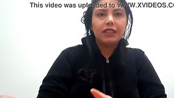 Sarah Rosa A Jej Kamarátky Sú Zachytené Na Kamere.